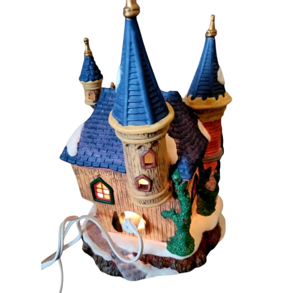 Heartland Valley Village Deluxe Porcelain Lighted House Santa's Toyland Limited